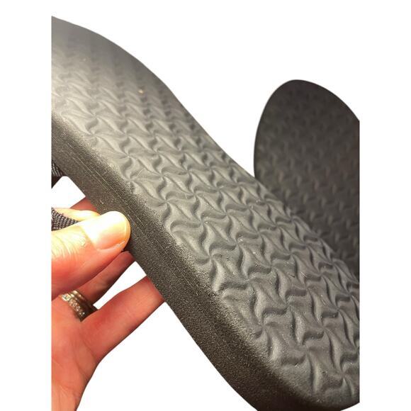 Teva Women 9 Black Thin Strap Canvas Sandals Mush Olowahu Slip-On Foam Flip Flop - Picture 10 of 10